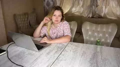 Snapshot of yourbabyhanna chatting on July 7, 6:05 am yourbabyhanna online show from July 7, 6:05 am
