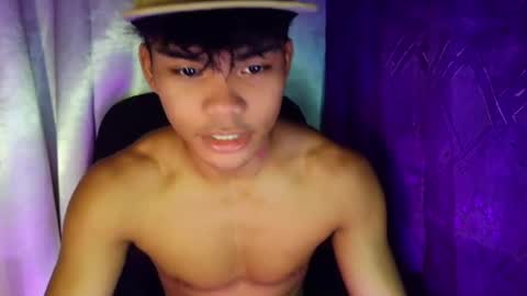 Snapshot of yourboycumrain chatting on July 20, 8:44 pm rainy online show from July 20, 8:44 pm