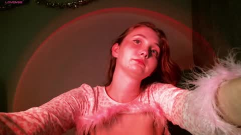 Snapshot of yourcreamyister chatting on December 24, 6:17 pm creamysister online show from December 24, 6:17 pm