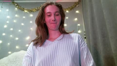 Snapshot of yourcreamyister chatting on January 1, 2:52 pm creamysister online show from January 1, 2:52 pm