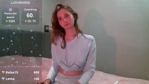 Snapshot of yourcreamyister chatting on January 2, 11:27 pm creamysister online show from January 2, 11:27 pm