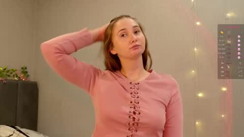 Snapshot of yourcreamyister chatting on November 7, 9:53 am creamysister online show from November 7, 9:53 am