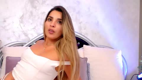 Snapshot of yourdirtyyangel chatting on September 22, 10:23 pm Alicia online show from September 22, 10:23 pm