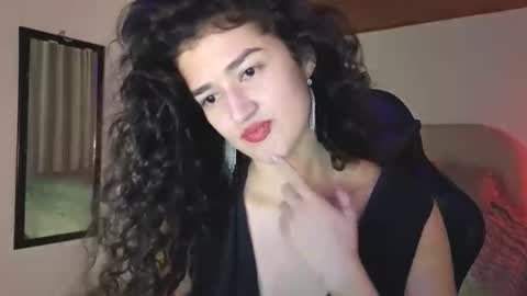 Snapshot of yourdreamgirl2025 chatting on May 27, 12:29 am yourdreamgirl2025 online show from May 27, 12:29 am