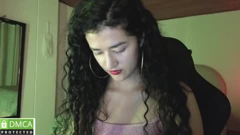 Snapshot of yourdreamgirl2025 chatting on June 18, 12:33 am yourdreamgirl2025 online show from June 18, 12:33 am