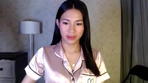 Snapshot of yourdreamgirlgwen chatting on May 29, 8:29 pm GWENI online show from May 29, 8:29 pm