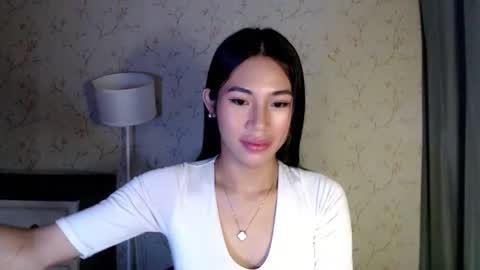 Snapshot of yourdreamgirlgwen chatting on June 3, 6:13 pm GWENI online show from June 3, 6:13 pm