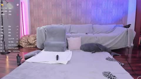 Mary online show from February 3, 9:25 am