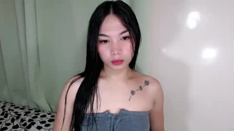 jenlie online show from July 29, 7:50 am