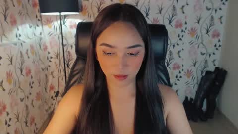 Snapshot of yourfavoratemaureen chatting on February 14, 2:39 am maureen love you online show from February 14, 2:39 am