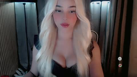 Snapshot of yourfavoratemaureen chatting on October 3, 7:22 pm maureen love you online show from October 3, 7:22 pm