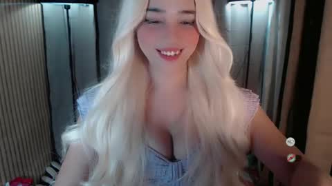 Snapshot of yourfavoratemaureen chatting on October 5, 6:39 pm maureen love you online show from October 5, 6:39 pm