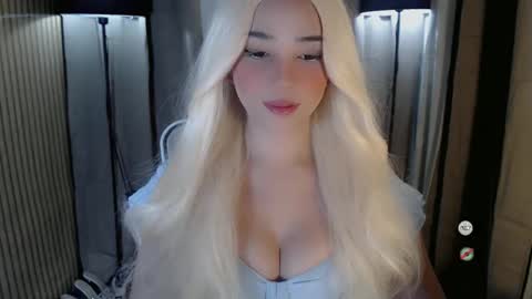 Snapshot of yourfavoratemaureen chatting on October 8, 7:00 pm maureen love you online show from October 8, 7:00 pm