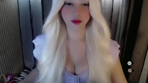 Snapshot of yourfavoratemaureen chatting on October 9, 8:18 pm maureen love you online show from October 9, 8:18 pm