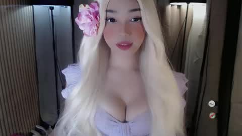 Snapshot of yourfavoratemaureen chatting on October 12, 10:25 am maureen love you online show from October 12, 10:25 am