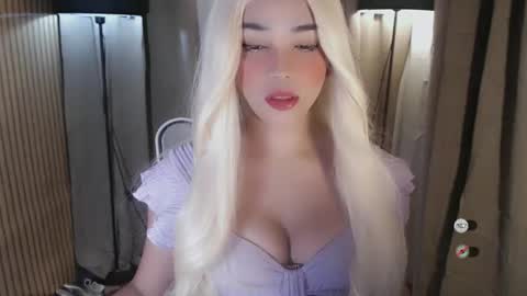 Snapshot of yourfavoratemaureen chatting on October 18, 7:14 pm maureen love you online show from October 18, 7:14 pm