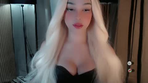 Snapshot of yourfavoratemaureen chatting on October 25, 6:57 pm maureen love you online show from October 25, 6:57 pm