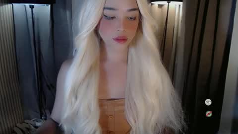 Snapshot of yourfavoratemaureen chatting on November 3, 10:27 am maureen love you online show from November 3, 10:27 am