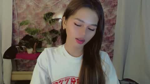 Snapshot of yourfavoratesunshine chatting on May 19, 4:35 pm Sunshine online show from May 19, 4:35 pm