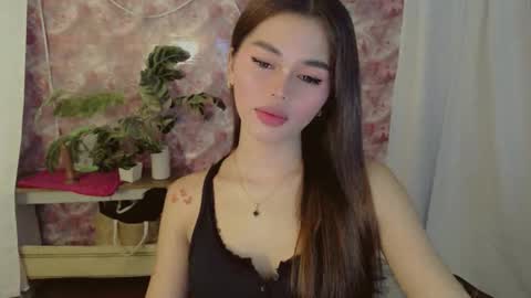 Snapshot of yourfavoratesunshine chatting on June 6, 10:31 am Sunshine online show from June 6, 10:31 am