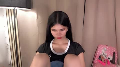Snapshot of yourfavoratevivian chatting on April 27, 11:58 pm Vivian online show from April 27, 11:58 pm