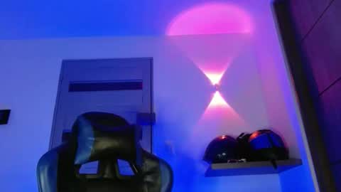 yourfavorite_bigclit online show from April 23, 9:19 am
