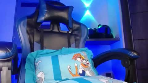 yourfavorite_bigclit online show from May 2, 10:20 am