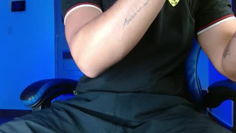 Snapshot of yourfavorite_bigclit chatting on May 10, 11:48 am yourfavorite_bigclit online show from May 10, 11:48 am