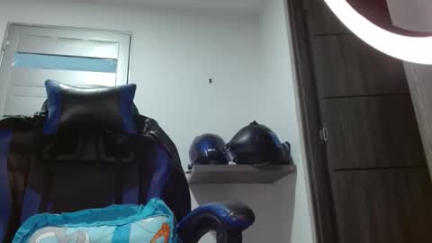 Snapshot of yourfavorite_bigclit chatting on June 4, 3:34 am yourfavorite_bigclit online show from June 4, 3:34 am