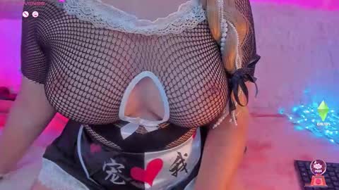 Snapshot of yourgirl11555 chatting on September 25, 9:35 am Liza online show from September 25, 9:35 am