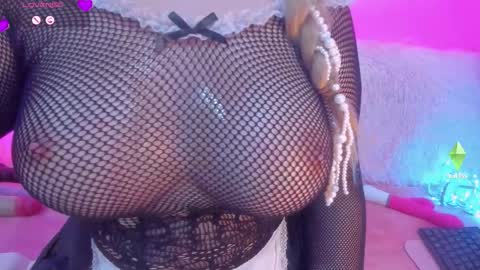 Snapshot of yourgirl11555 chatting on December 20, 3:57 am Liza online show from December 20, 3:57 am