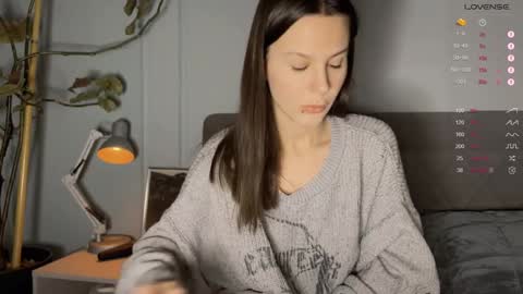 Snapshot of yourher0in chatting on December 5, 12:11 pm Aida online show from December 5, 12:11 pm