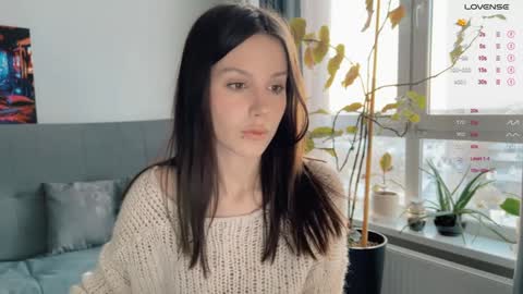 Snapshot of yourher0in chatting on December 16, 9:46 am Aida online show from December 16, 9:46 am