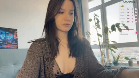 Snapshot of yourher0in chatting on December 17, 8:34 am Aida online show from December 17, 8:34 am