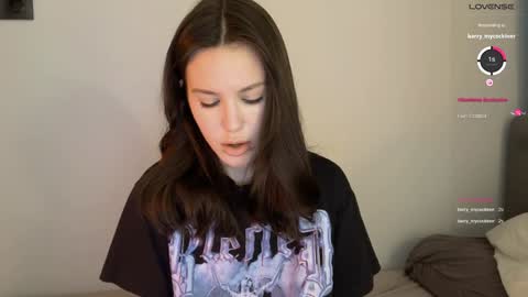 Snapshot of yourher0in chatting on January 3, 9:04 am Aida online show from January 3, 9:04 am