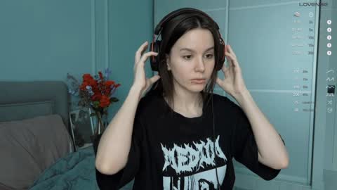 Snapshot of yourher0in chatting on February 3, 2:58 am Aida online show from February 3, 2:58 am