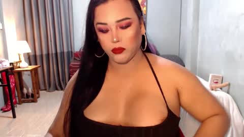 Snapshot of yourhighnesscassy chatting on December 12, 5:42 am Cassy online show from December 12, 5:42 am