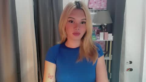 Snapshot of yourlovekylie chatting on May 16, 8:22 am KYLIE MORE online show from May 16, 8:22 am
