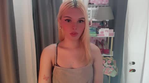 Snapshot of yourlovekylie chatting on June 13, 7:06 am KYLIE MORE online show from June 13, 7:06 am