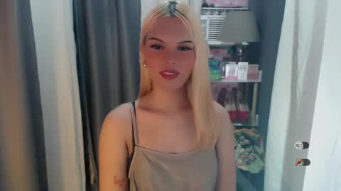 Snapshot of yourlovekylie chatting on June 17, 9:34 am KYLIE MORE online show from June 17, 9:34 am