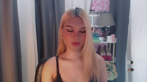 Snapshot of yourlovekylie chatting on June 29, 10:15 am KYLIE MORE online show from June 29, 10:15 am