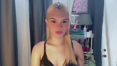Snapshot of yourlovekylie chatting on July 20, 5:11 am KYLIE MORE online show from July 20, 5:11 am