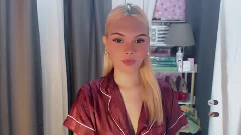 Snapshot of yourlovekylie chatting on July 21, 5:21 am KYLIE MORE online show from July 21, 5:21 am