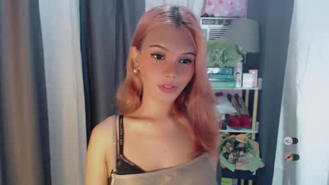 Snapshot of yourlovekylie chatting on August 3, 2:54 pm KYLIE MORE online show from August 3, 2:54 pm