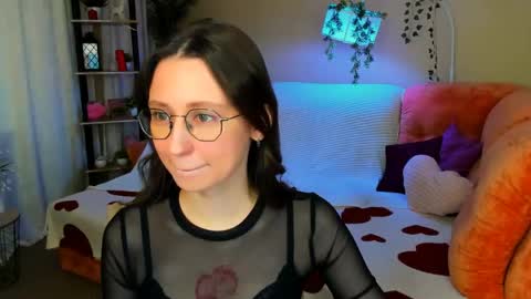Snapshot of yourlovelystoryy chatting on June 6, 12:32 pm Vetta online show from June 6, 12:32 pm