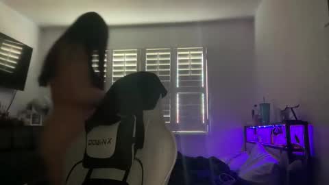 yourmila1 online show from February 22, 11:03 pm