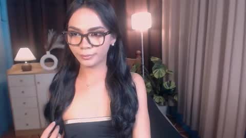 Snapshot of yourmissfuck chatting on March 21, 4:10 pm GODDESS ZOE online show from March 21, 4:10 pm