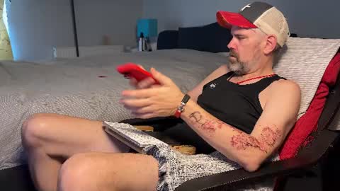 Snapshot of yournewfavourite chatting on June 10, 12:15 pm newcastle72 online show from June 10, 12:15 pm