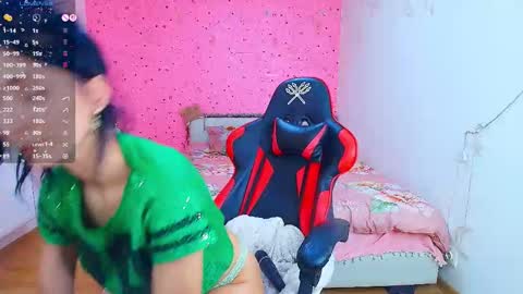 Snapshot of yours_lisa chatting on January 12, 10:15 pm online show from January 12, 10:15 pm