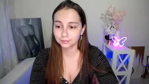 Snapshot of yours_piece_of_happiness_ chatting on May 29, 5:38 am Happy online show from May 29, 5:38 am